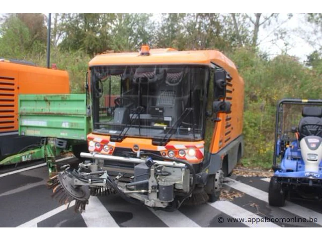 Straatveegmachine ravo 540, datum 1ste inschrijving 18/8/2016, chassisnummer xl95f6cb5ga020244, veeguren 2862, inschrijvingsbewijs i+ii, gelijkvormigheidsattest, zichtbare schade wo carroserie - afbeelding 1 van  15