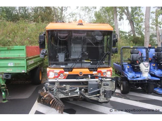 Straatveegmachine ravo 540, datum 1ste inschrijving 18/8/2016, chassisnummer xl95f6cb5ga020244, veeguren 2862, inschrijvingsbewijs i+ii, gelijkvormigheidsattest, zichtbare schade wo carroserie - afbeelding 8 van  15