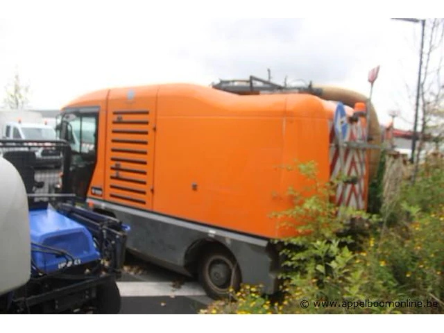 Straatveegmachine ravo 540, datum 1ste inschrijving 18/8/2016, chassisnummer xl95f6cb5ga020244, veeguren 2862, inschrijvingsbewijs i+ii, gelijkvormigheidsattest, zichtbare schade wo carroserie - afbeelding 10 van  15