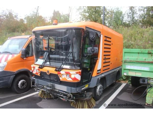 Straatveegmachine ravo 540, datum 1ste inschrijving 22/5/2015, chassisnummer xl95f6hb1fa020135, veeguren 4486, gelijkvormigheidsattest i+ii, gelijkvormigheidsattest, zichtbare schade wo carroserie - afbeelding 1 van  15