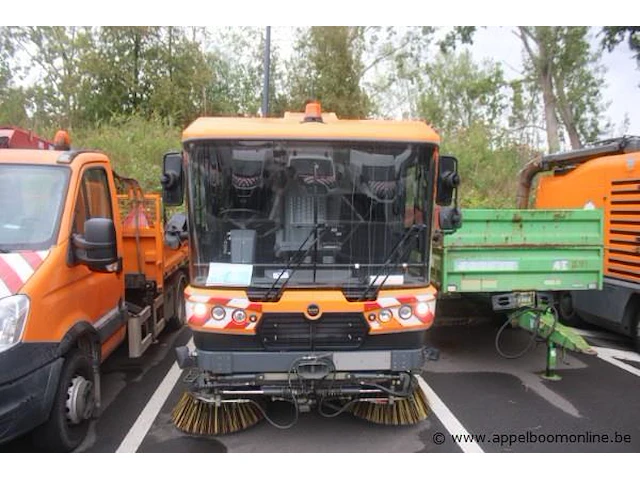 Straatveegmachine ravo 540, datum 1ste inschrijving 22/5/2015, chassisnummer xl95f6hb1fa020135, veeguren 4486, gelijkvormigheidsattest i+ii, gelijkvormigheidsattest, zichtbare schade wo carroserie - afbeelding 8 van  15