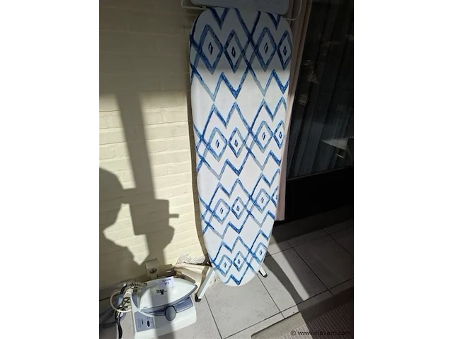 Strijkijzer met plank - afbeelding 1 van  2