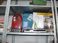 Strijkplank, strijkijzer philips, slede stofzuiger miele electronic s291, reiskoffer, bedsteun, dvd speler panasonic - afbeelding 1 van  4
