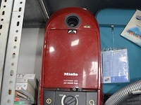 Strijkplank, strijkijzer philips, slede stofzuiger miele electronic s291, reiskoffer, bedsteun, dvd speler panasonic - afbeelding 2 van  4