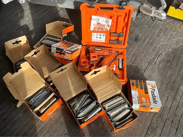 Stripnagelapparaat, paslode im350, gereedschapskoffer - afbeelding 1 van  6