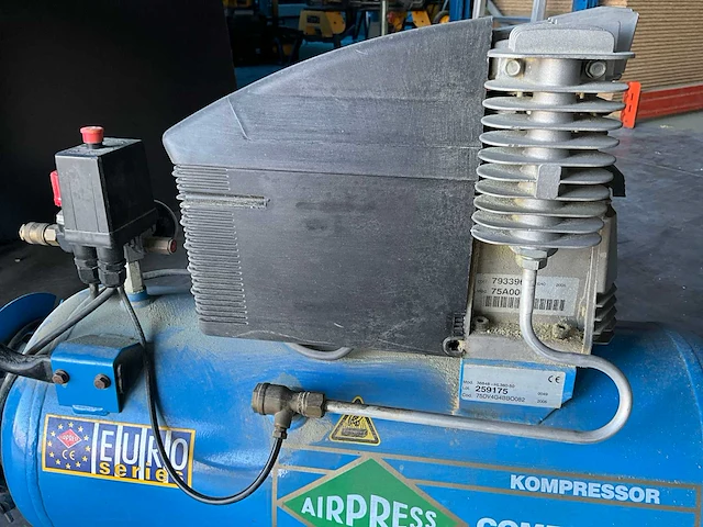 Stroomgenerator en luchtcompressor - afbeelding 5 van  14