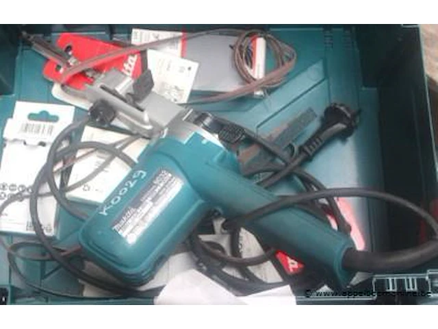 Strripschuurmachine makita 9032, werking niet gekend - afbeelding 1 van  2