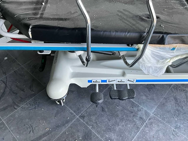 Stryker 1001 stretcher mobiel ziekenhuisbed - afbeelding 6 van  8