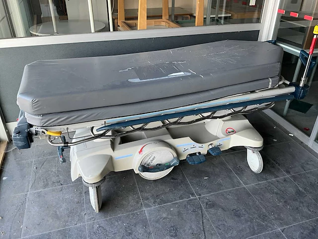 Stryker 1015 stretcher mobiel ziekenhuisbed - afbeelding 1 van  9