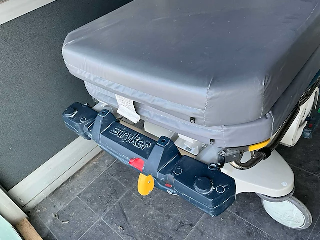 Stryker 1015 stretcher mobiel ziekenhuisbed - afbeelding 5 van  9