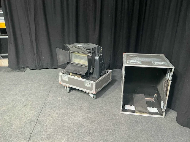 Studio due city color 1800 hmi spotlight - afbeelding 1 van  11