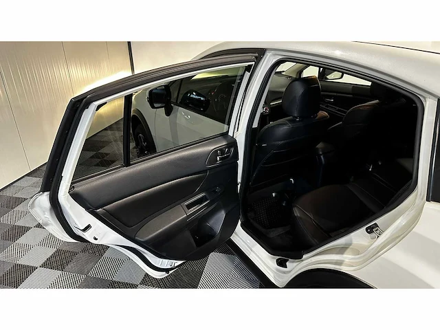 Subaru - xv - 2.0d - personenauto - afbeelding 9 van  43