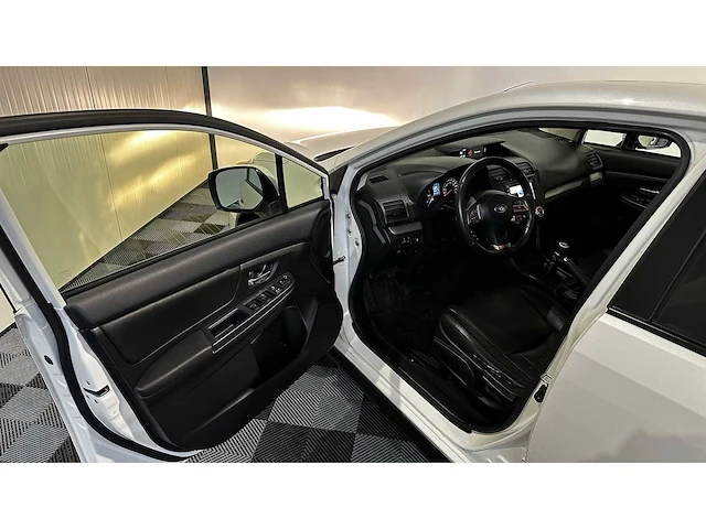 Subaru - xv - 2.0d - personenauto - afbeelding 10 van  43