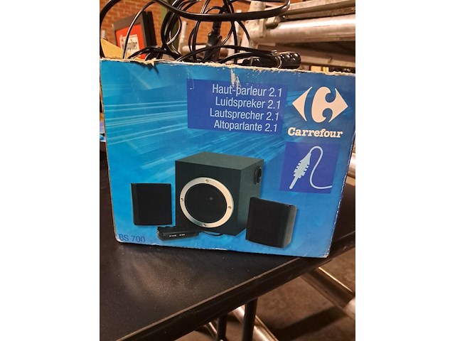 Subwoofer met versterker ingebouwd v computer - afbeelding 1 van  2