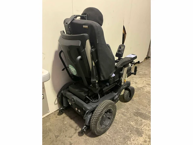 Sunrise medical quickie elektrische rolstoel en ziekenhuisbed vermeiren - afbeelding 12 van  17