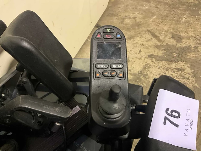 Sunrise medical quickie elektrische rolstoel en ziekenhuisbed vermeiren - afbeelding 14 van  17