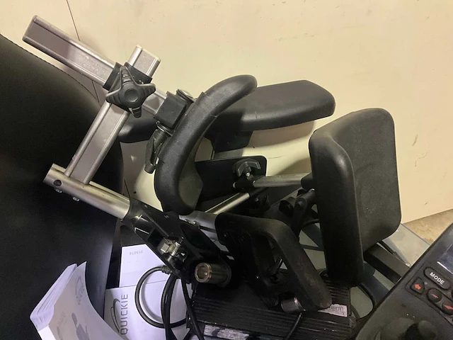 Sunrise medical quickie elektrische rolstoel en ziekenhuisbed vermeiren - afbeelding 16 van  17