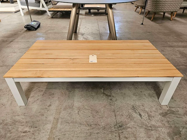 Suns alu salontafel lagoon frame wit - teak brede latten 140 x 75cm - afbeelding 2 van  5
