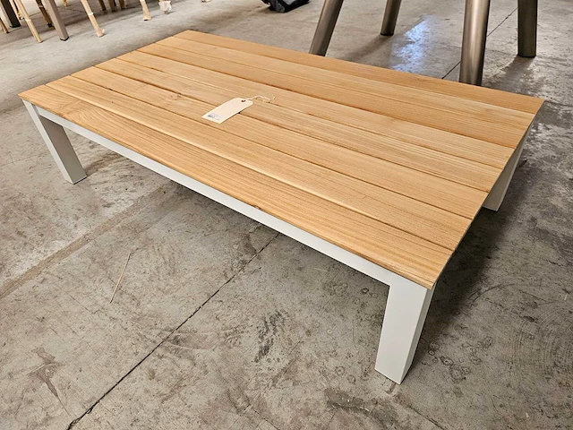 Suns alu salontafel lagoon frame wit - teak brede latten 140 x 75cm - afbeelding 4 van  5