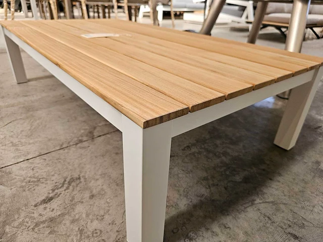 Suns alu salontafel lagoon frame wit - teak brede latten 140 x 75cm - afbeelding 5 van  5