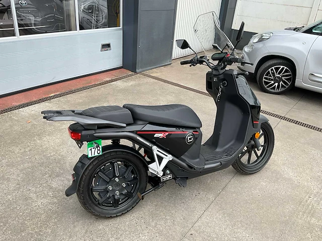 Super soco - e-scooter - afbeelding 4 van  21