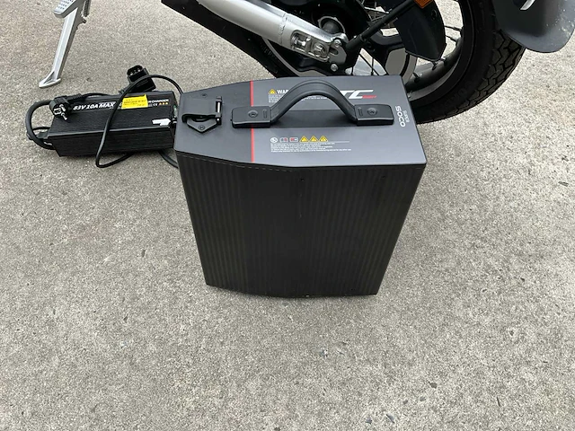 Super soco tc max - e-scooter - afbeelding 8 van  21