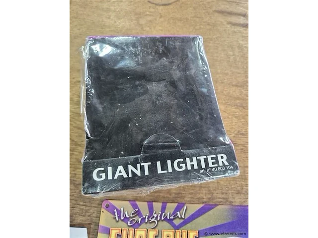 Surf bus bord en giant lighters - afbeelding 4 van  4