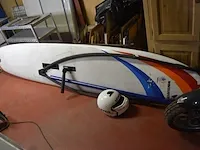 Surfplank windsurfer met toebehoren, helm levior - afbeelding 1 van  13