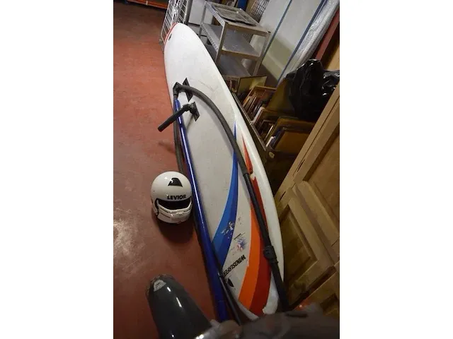 Surfplank windsurfer met toebehoren, helm levior - afbeelding 12 van  13