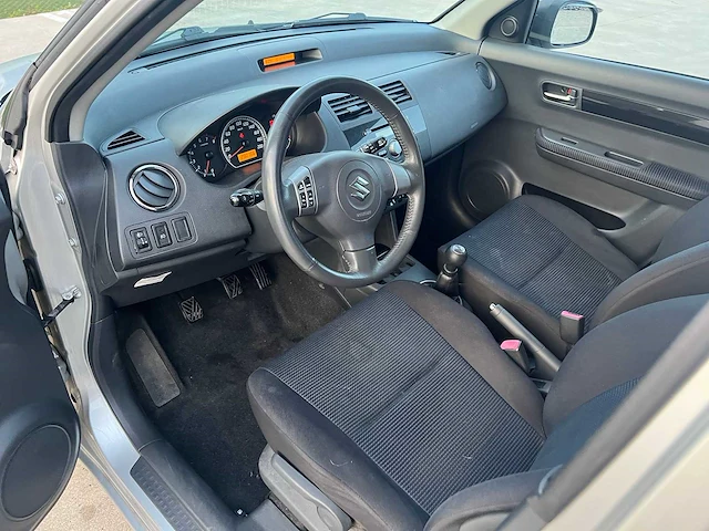 Suzuki - 2008 - swift - personenauto - afbeelding 6 van  19