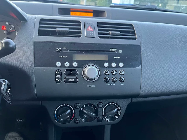 Suzuki - 2008 - swift - personenauto - afbeelding 8 van  19