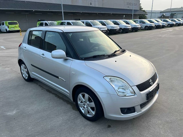 Suzuki - 2008 - swift - personenauto - afbeelding 16 van  19