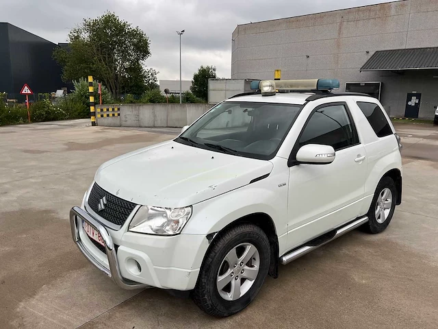 Suzuki - 2011 - grand vitara - 4x4 - personenauto - afbeelding 1 van  33