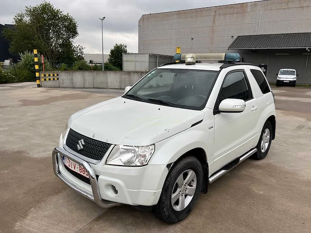 Suzuki - 2011 - grand vitara - 4x4 - personenauto - afbeelding 12 van  33
