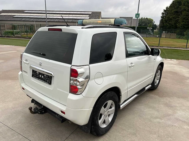 Suzuki - 2011 - grand vitara - 4x4 - personenauto - afbeelding 32 van  33