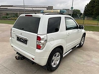 Suzuki - 2011 - grand vitara - 4x4 - personenauto - afbeelding 32 van  33