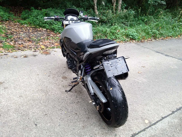 Suzuki - gsr750 - motorfiets - afbeelding 3 van  10