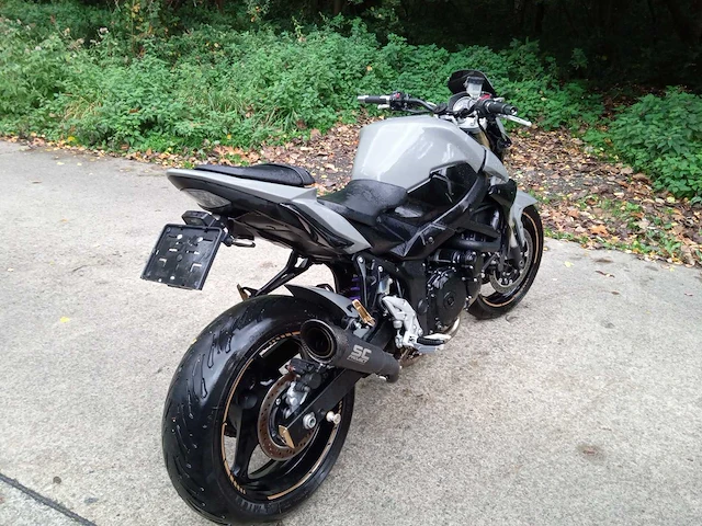 Suzuki - gsr750 - motorfiets - afbeelding 4 van  10