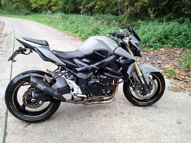Suzuki - gsr750 - motorfiets - afbeelding 9 van  10
