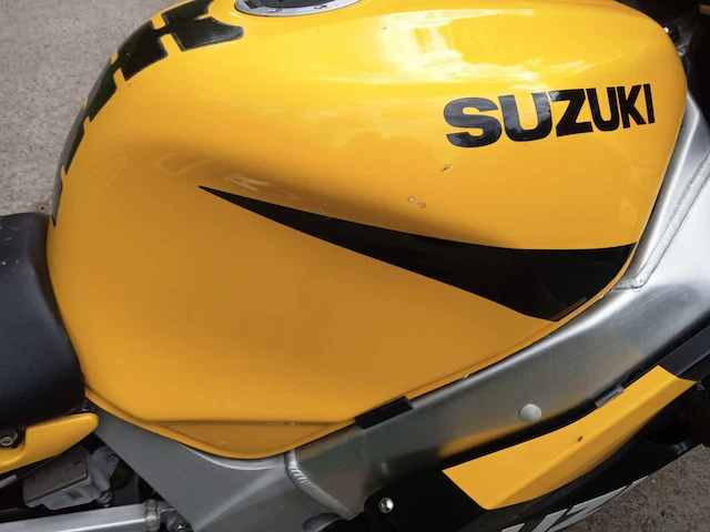 Suzuki - gsxr 600 - motorcycle - afbeelding 9 van  10