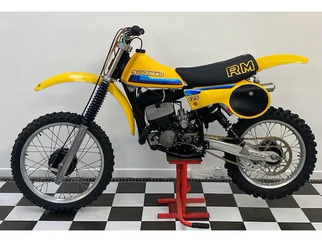 Suzuki - rm125 - bromfiets - afbeelding 1 van  8