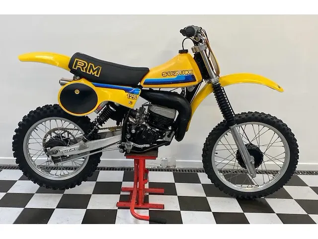 Suzuki - rm125 - bromfiets - afbeelding 2 van  8