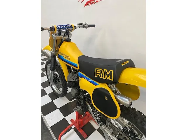 Suzuki - rm125 - bromfiets - afbeelding 3 van  8