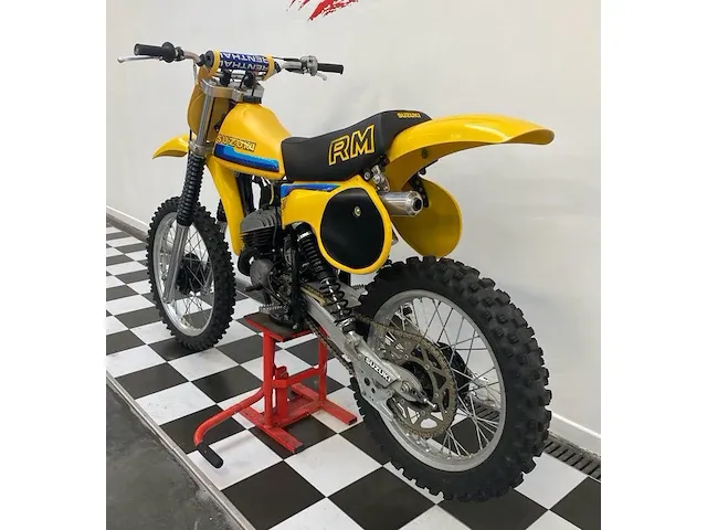 Suzuki - rm125 - bromfiets - afbeelding 4 van  8