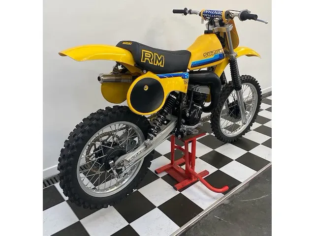Suzuki - rm125 - bromfiets - afbeelding 5 van  8