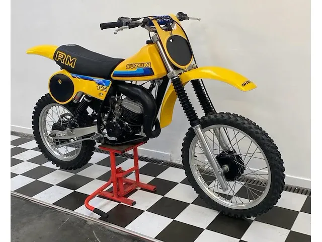 Suzuki - rm125 - bromfiets - afbeelding 6 van  8
