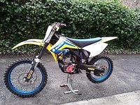 Suzuki - rmz 250 - motorfiets - afbeelding 1 van  4