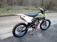 Suzuki - rmz 250 - motorfiets - afbeelding 2 van  4