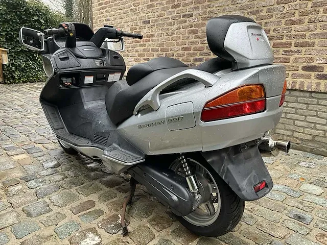 Suzuki burgman 650 scooter - afbeelding 17 van  19