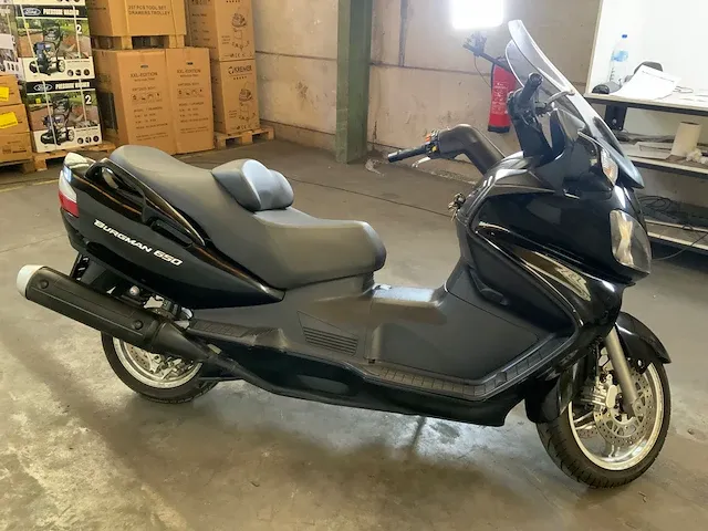 Suzuki burgman an650 scooter - afbeelding 12 van  17